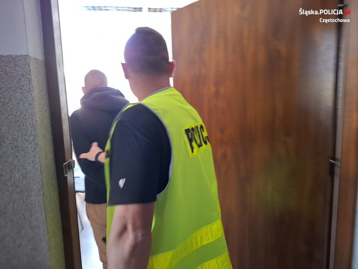 ukradl-zloty-lancuszek