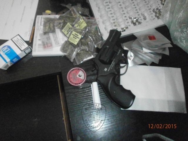 dopalacze-i-pistolet