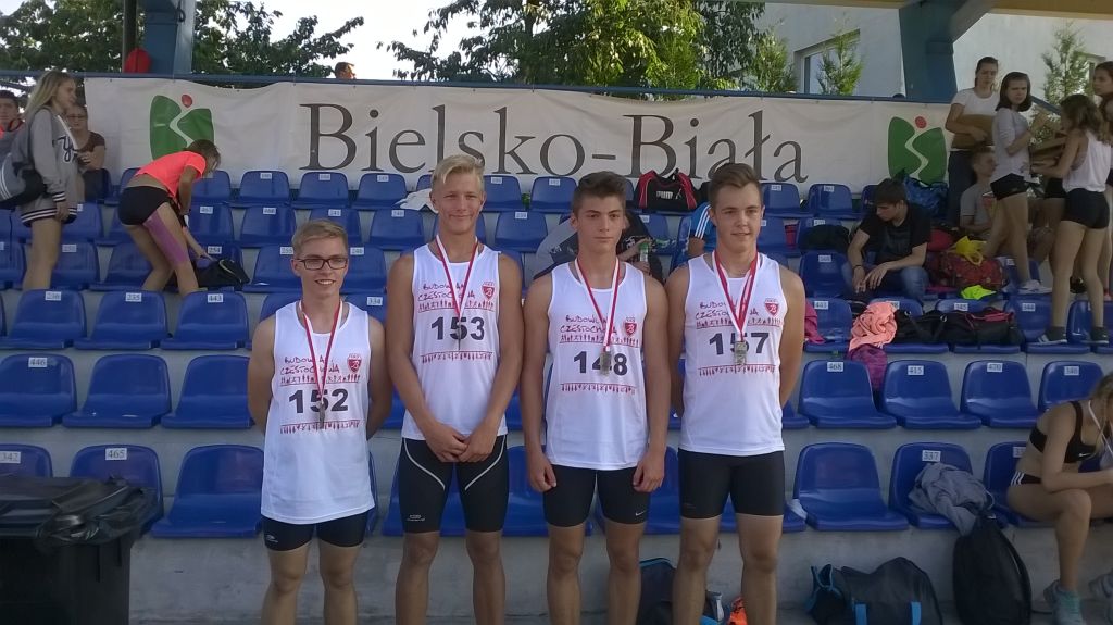 zlota-sztafeta-chlopcow-_warzyszynski-k-sowa-k-slusarek-k